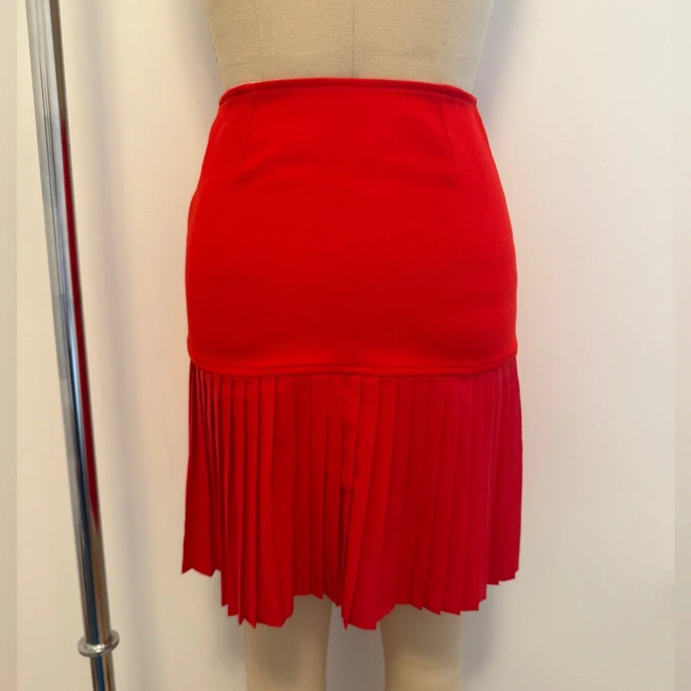 Givenchy Pleated Skirt with Zipper Detail - Picture 4 of 6